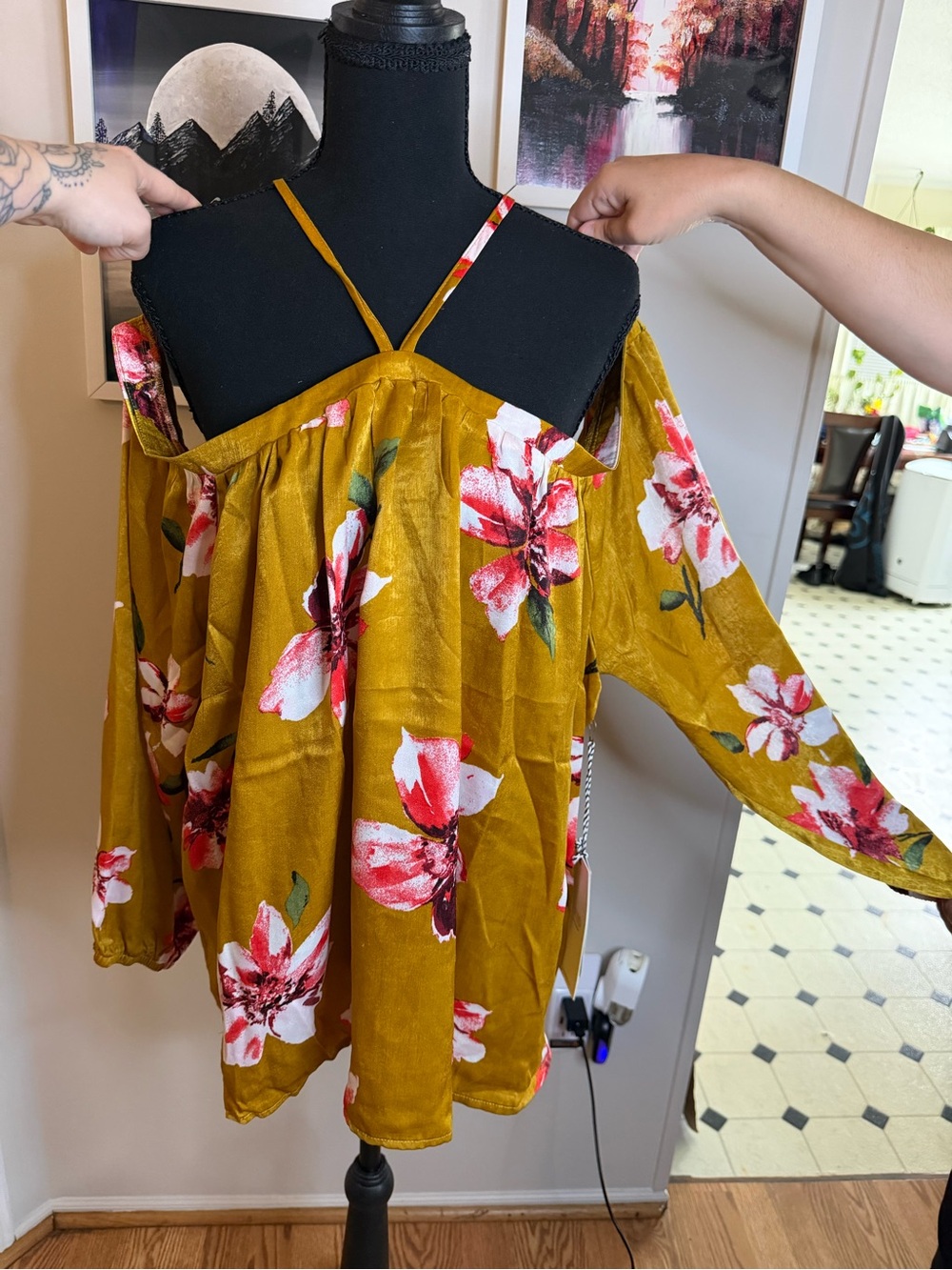 Iris Women’s Mustard Floral Cold-Shoulder Blouse Size 2XL
